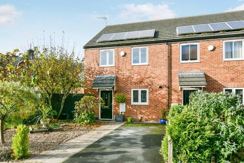 3 bedroom townhouse for sale - Sandringham Court, York