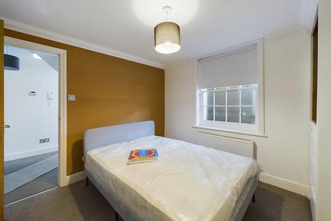 3 bedroom maisonette to rent, Middle Street, Brighton
