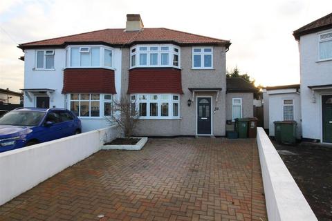 5 Hazlemere Gardens, Worcester Park, KT4 8AH