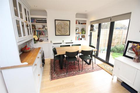 5 Hazlemere Gardens, Worcester Park, KT4 8AH