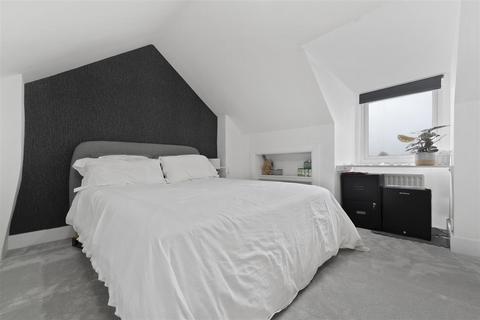 124 Arthur Road, Windsor, SL4 1RY