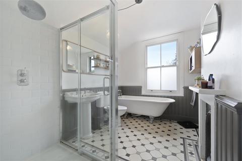 124 Arthur Road, Windsor, SL4 1RY