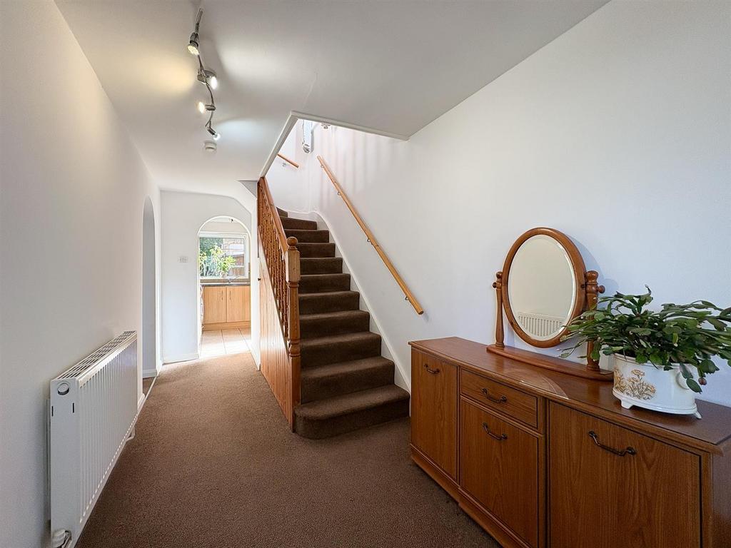 Hallway-1.jpg