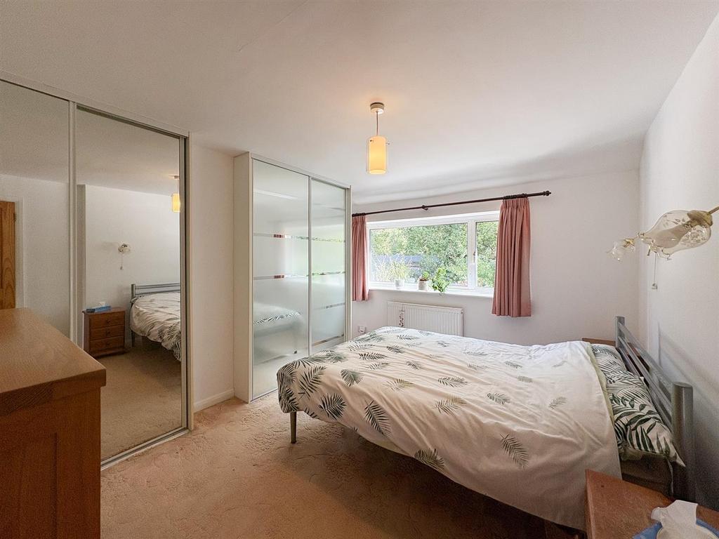 Bedroom 1.jpg