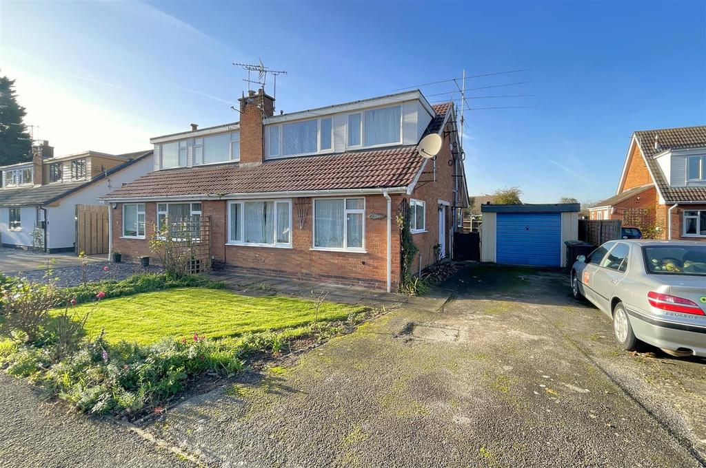 Toll Bar Avenue, Bottesford 3 bed semidetached house for sale £195,000