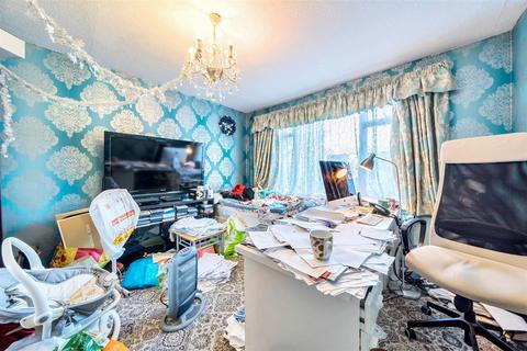 103 Dagnall Park, London, SE25 6NS