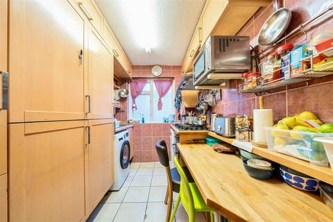 103 Dagnall Park, London, SE25 6NS