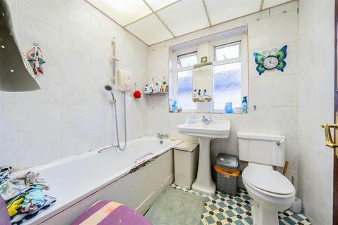 103 Dagnall Park, London, SE25 6NS