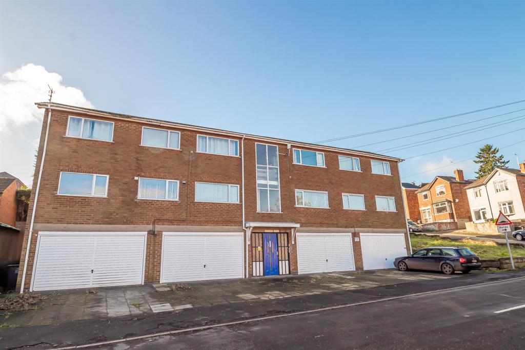 Hillview Road, Carlton, Nottingham 8 bed property for sale £500,000