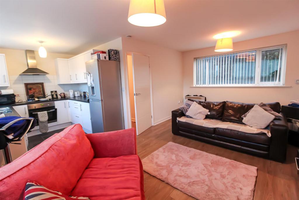 Hillview Road, Carlton, Nottingham 8 bed property for sale £500,000