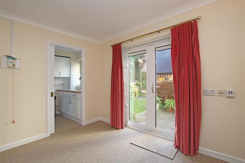 1 bedroom retirement property for sale, Henty Gardens, Chichester