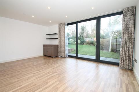 2 bedroom flat to rent - Raymond House, Old Park Road, Palmers Green