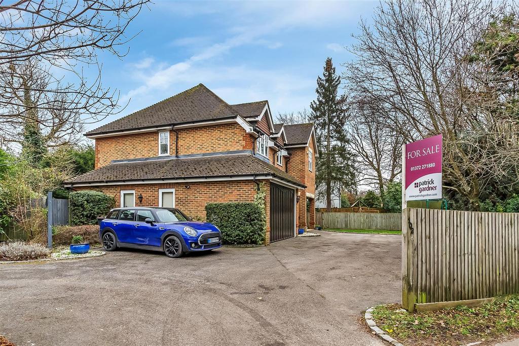 WOOD LANE, ASHTEAD KT21 5 bed detached house for sale £1,200,000