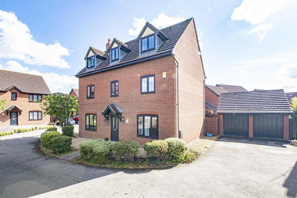 Shenley Brook End 5 bed detached house £2,500 pcm (£577 pw)