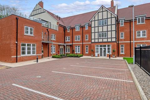 2 bedroom apartment to rent - Lambourne Road, Chigwell IG7