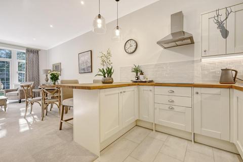 2 bedroom apartment to rent - Lambourne Road, Chigwell IG7