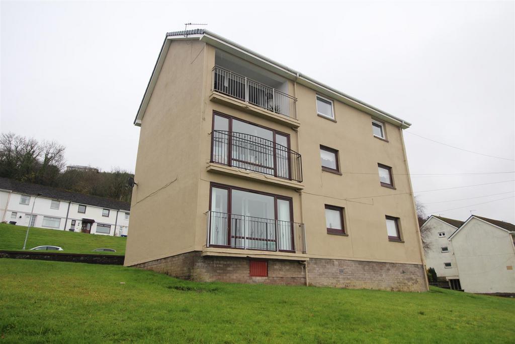 Glenhuntly Terrace, Port Glasgow 2 bed flat £67,000