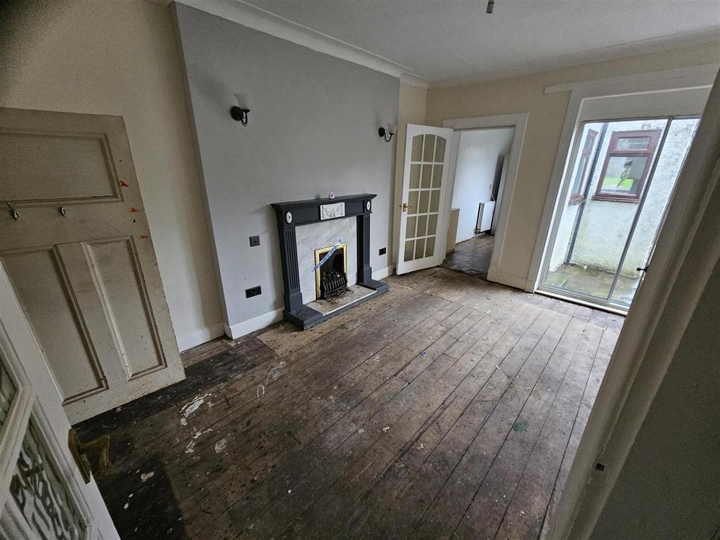 Inverkip Road, Greenock PA16 2 bed semidetached house for sale £92,500