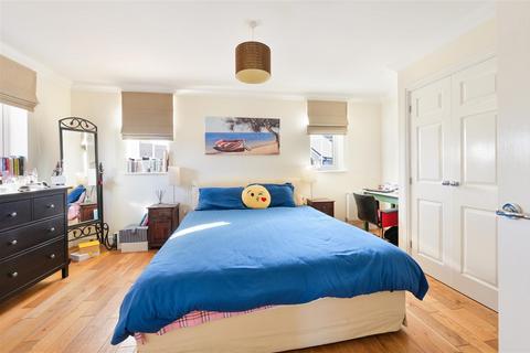 3 Osprey Drive, Epsom, KT18 5DY