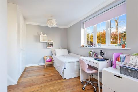 3 Osprey Drive, Epsom, KT18 5DY