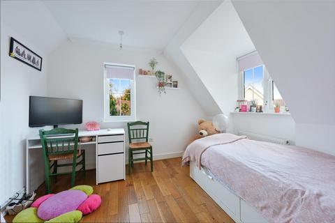 3 Osprey Drive, Epsom, KT18 5DY