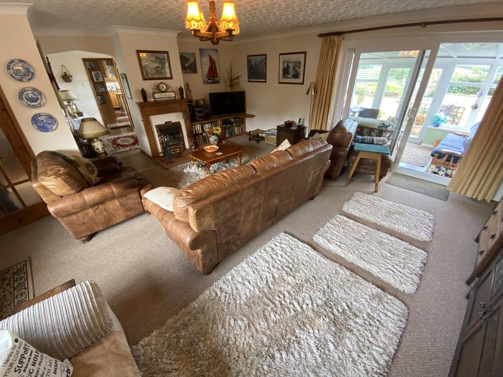 Lounge (second image)