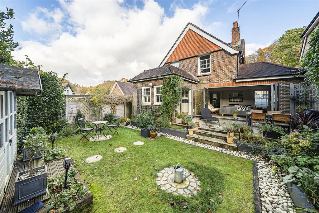 The Avenue, Haslemere 3 bed detached house for sale £750,000
