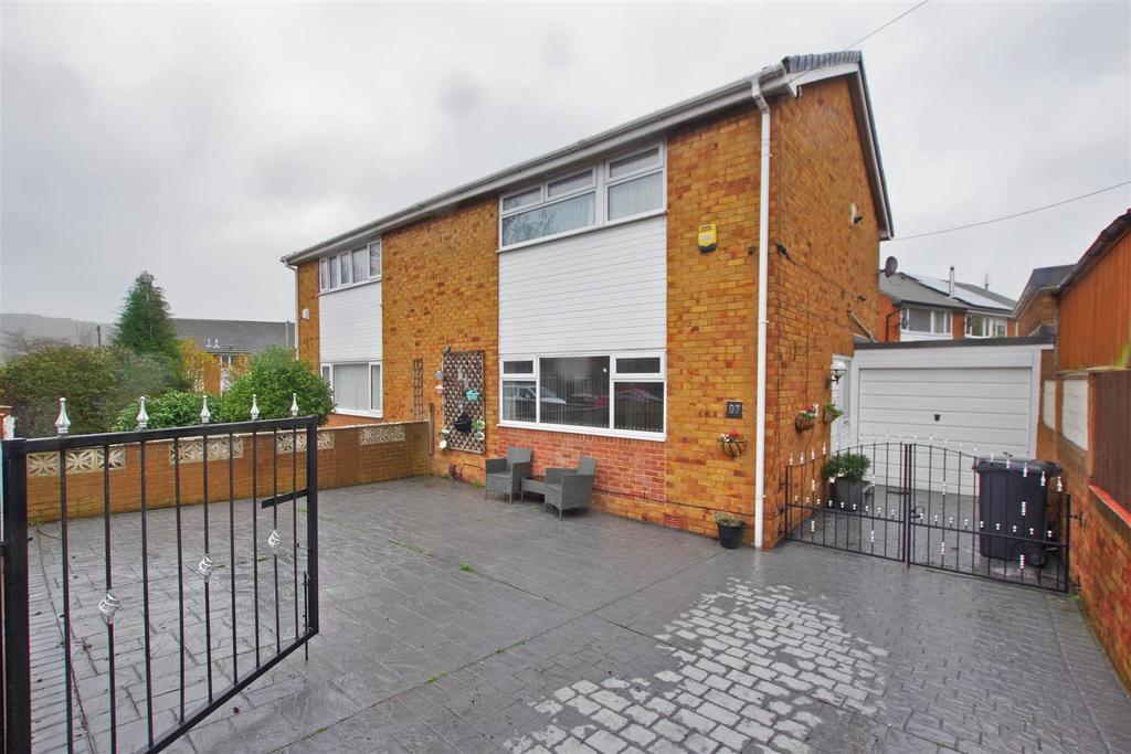 Whitwell Green Lane, Elland 3 bed semidetached house for sale £200,000