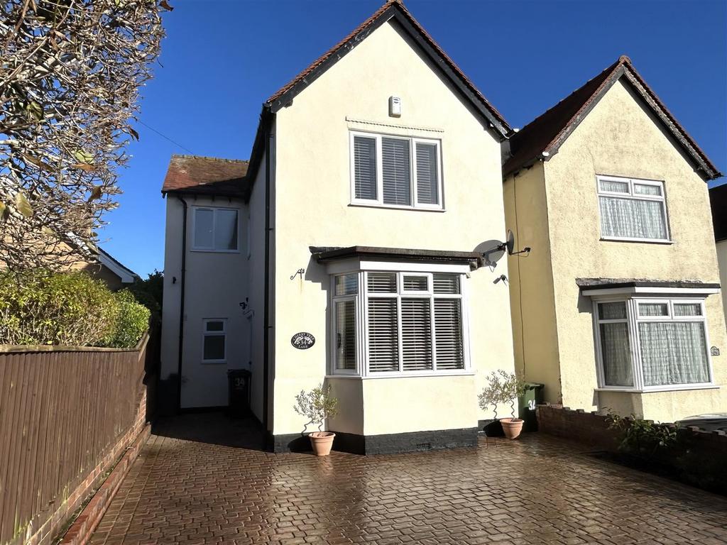 Cherry Tree Lane, Halesowen 3 bed detached house for sale £400,000