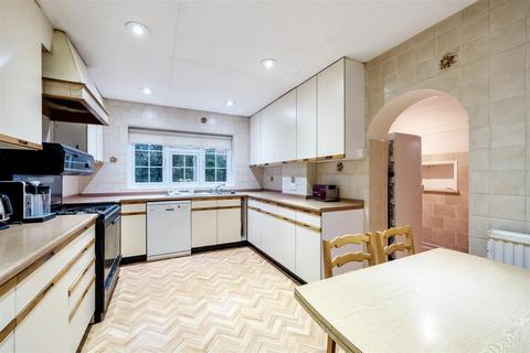 4 bedroom detached house for sale - Cedar Walk, Kingswood