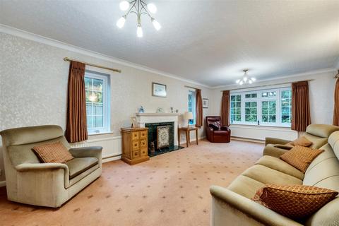9 Cedar Walk, Kingswood, Tadworth, KT20 6HW