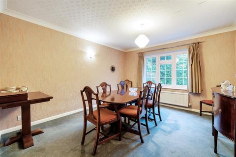 9 Cedar Walk, Kingswood, Tadworth, KT20 6HW