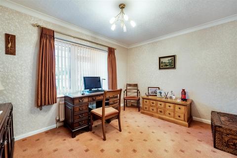 9 Cedar Walk, Kingswood, Tadworth, KT20 6HW