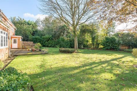 9 Cedar Walk, Kingswood, Tadworth, KT20 6HW