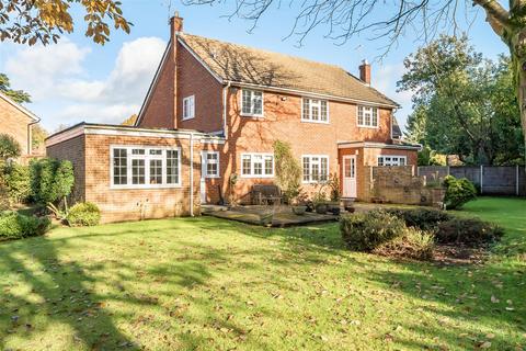 9 Cedar Walk, Kingswood, Tadworth, KT20 6HW