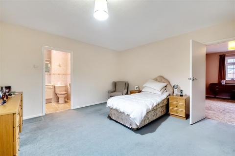 9 Cedar Walk, Kingswood, Tadworth, KT20 6HW