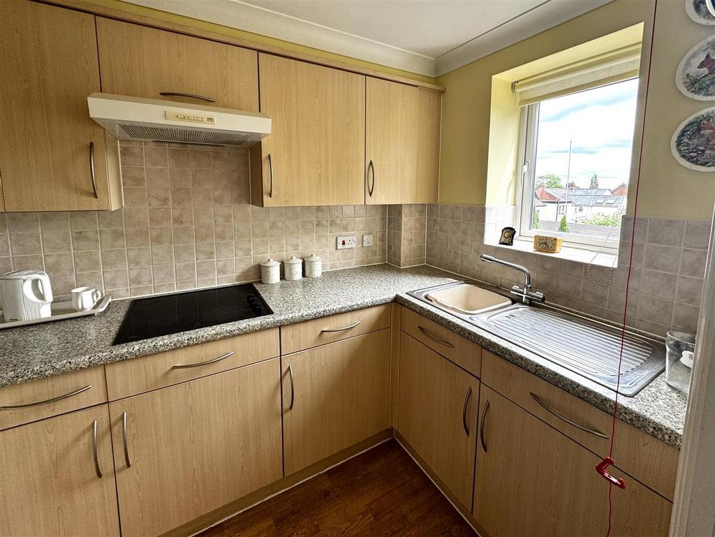 Kitchen (Large).jpeg