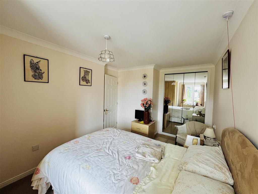 Bedroom (Large).jpeg