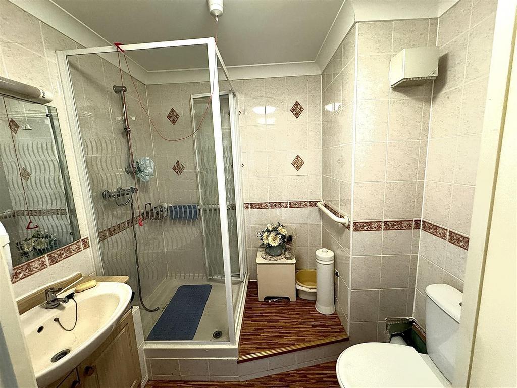 Shower room (Large).jpeg