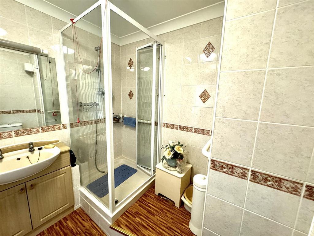 Shower room 1 (Large).jpeg