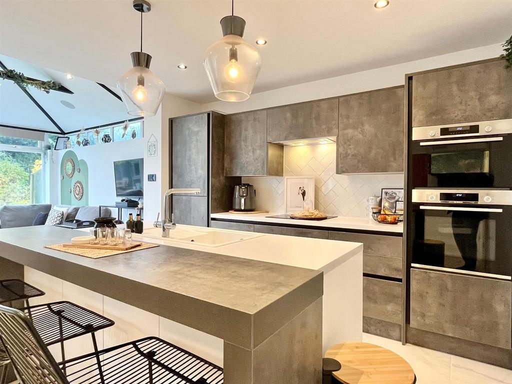 Kitchen1.jpg