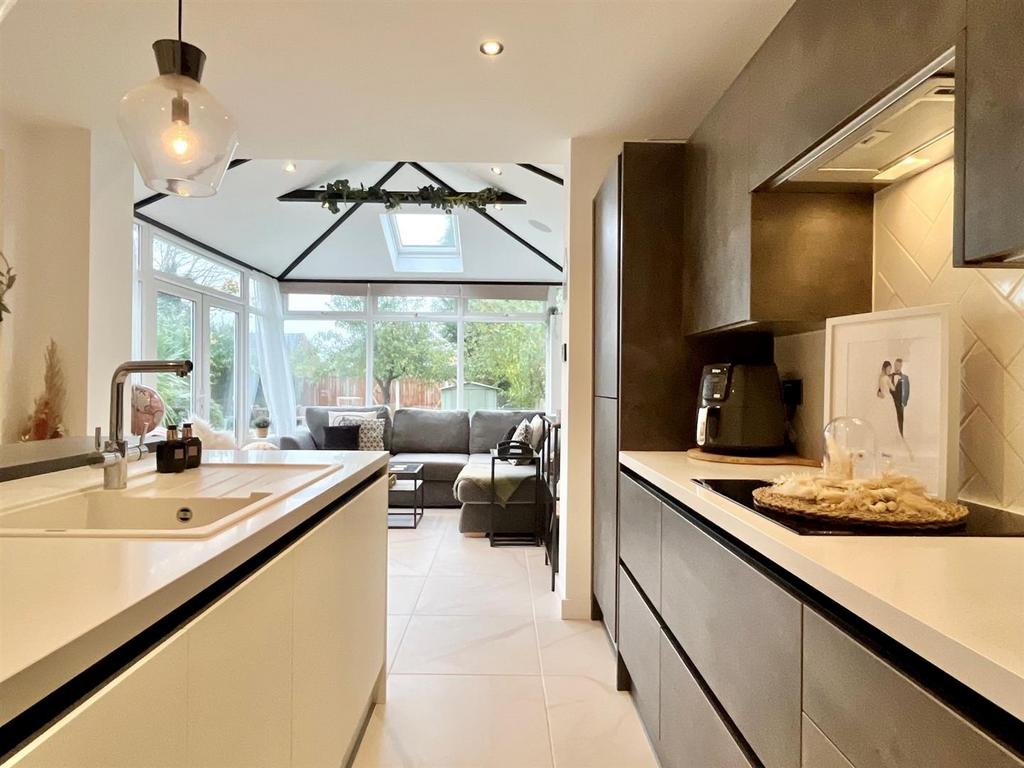 Kitchen2.jpg