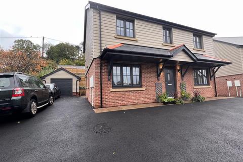 4 bedroom detached house for sale, Llys Dolwerdd, Betws, Ammanford