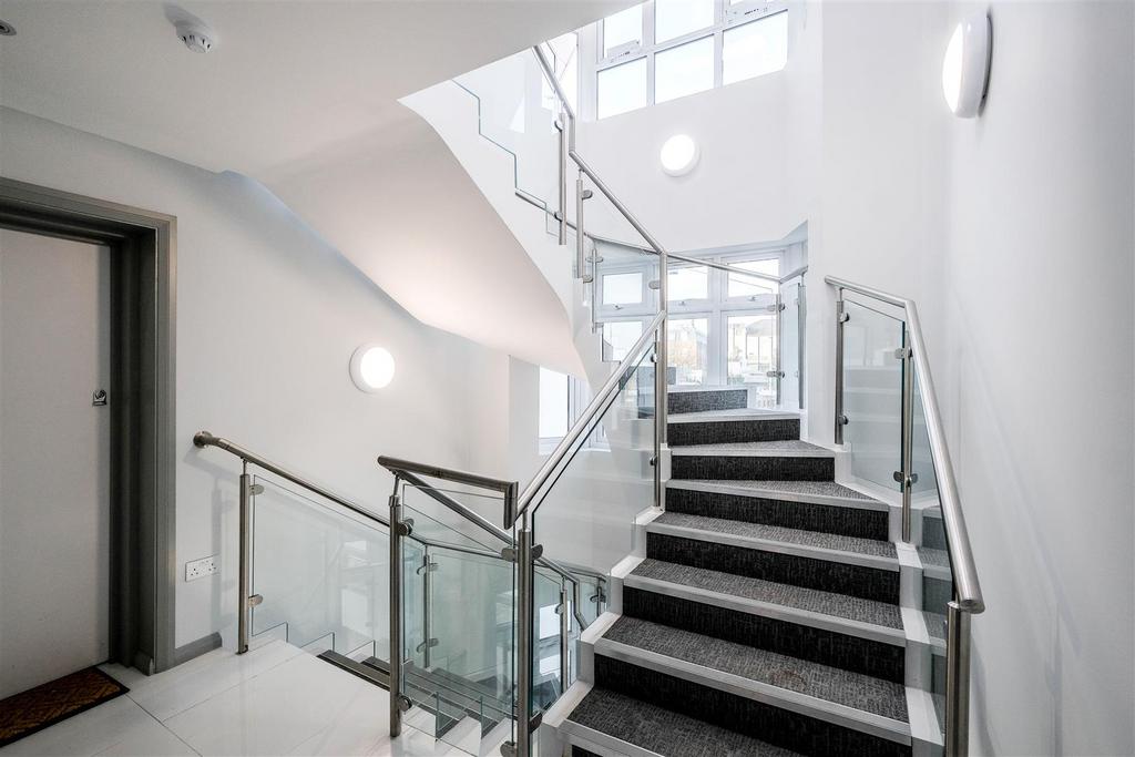 4 Glebelands Avenue-18.jpg