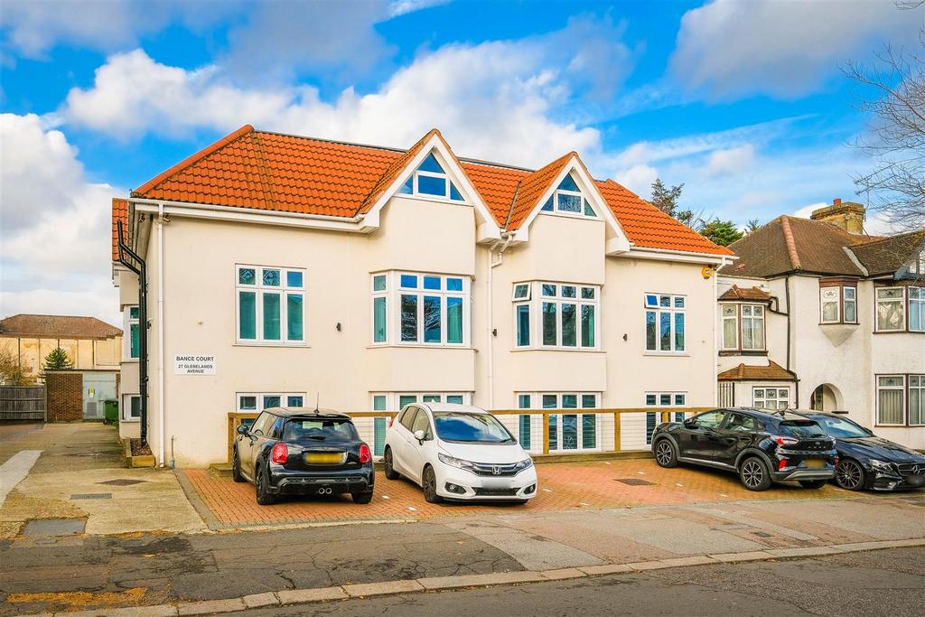 4 Glebelands Avenue-24.jpg