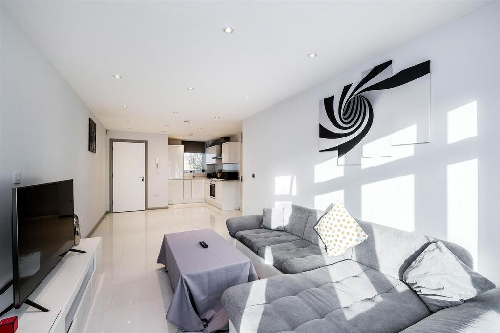 4 Glebelands Avenue-16.jpg