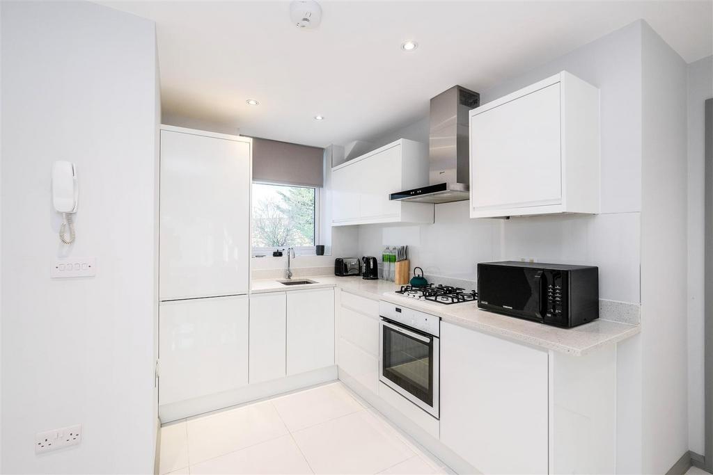 4 Glebelands Avenue-10.jpg
