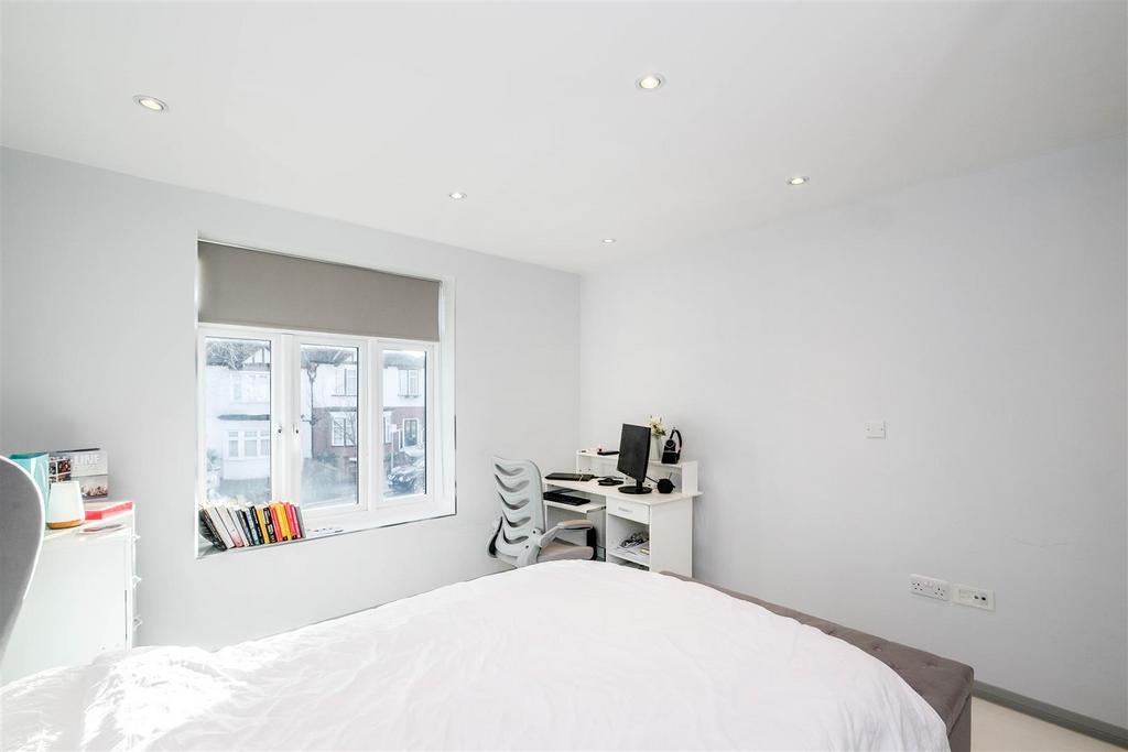 4 Glebelands Avenue-4.jpg
