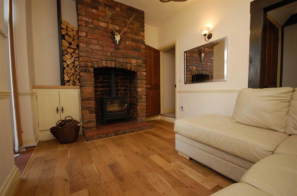 60 Sedgley Road, Wolverhampton, WV4 5JS 3 bed terraced house £925 pcm