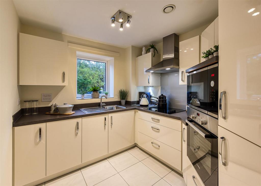 39 Thorneycroft kitchen.jpg
